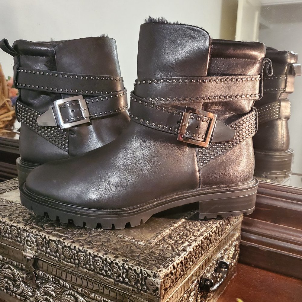 Zara Woman Black Fur/Buckle Accent Boots size: 37